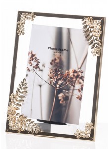 The Grange Collection Gold Flowered Photo Frame 4x6in