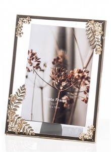 The Grange Collection Gold Flowered Photo Frame 5x7in